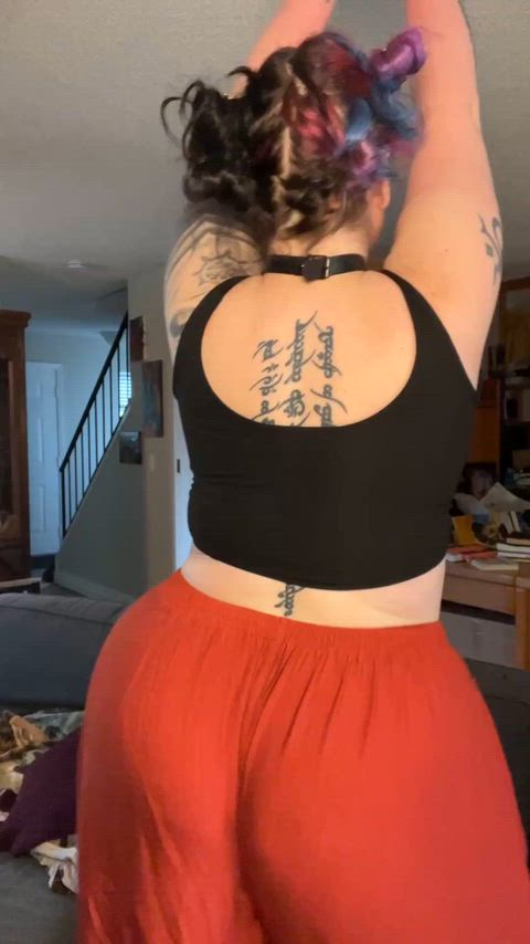 Happy Monday! I’m having *such* a good boob day today;)