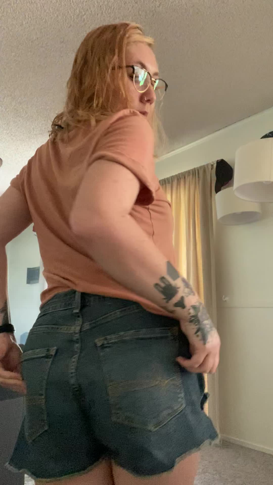 Will someone slap my ass for me? I like it hard.