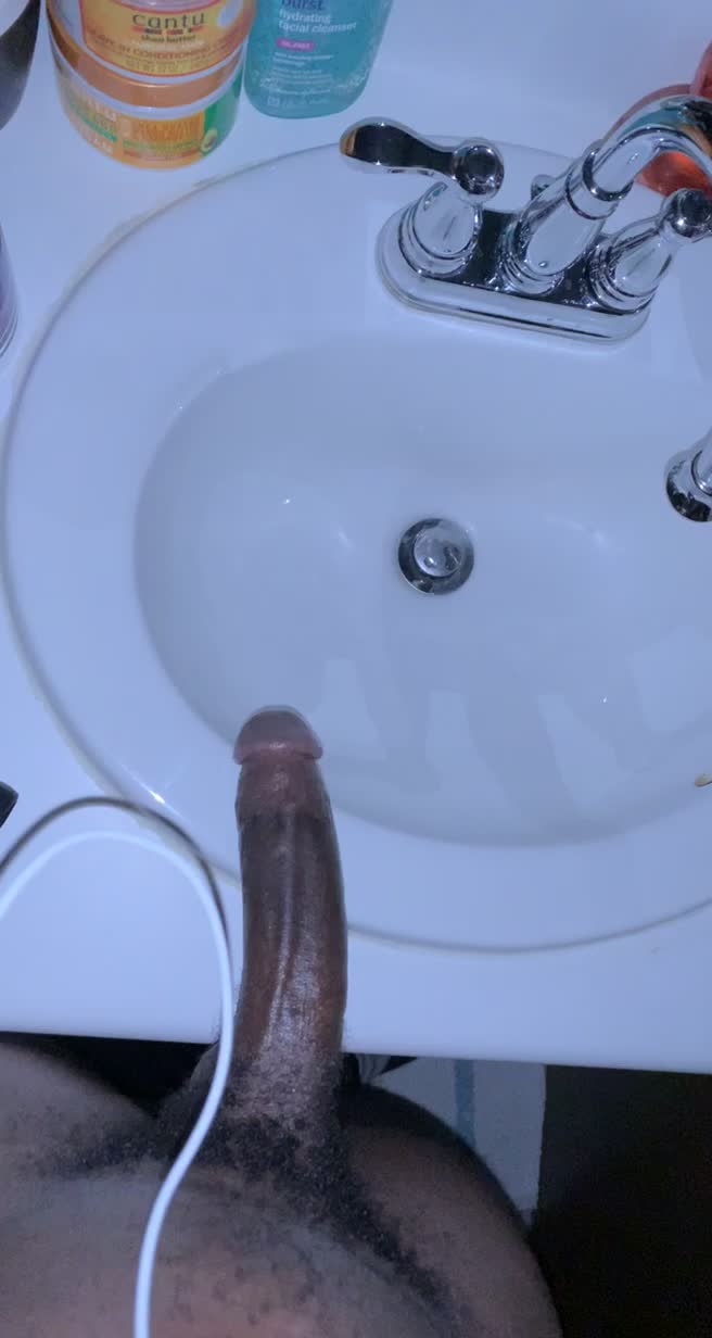 Getting the long pipe oiled up 💦