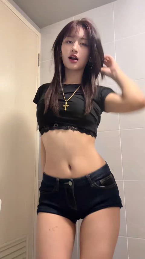 30cqtp 100825 pretty thai babe sexy dance with her hot body