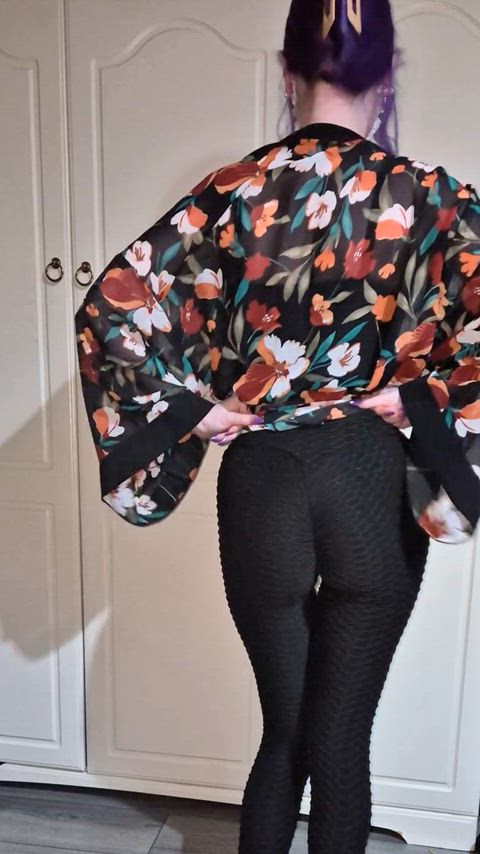 Enjoy the peel of my naughty little booty