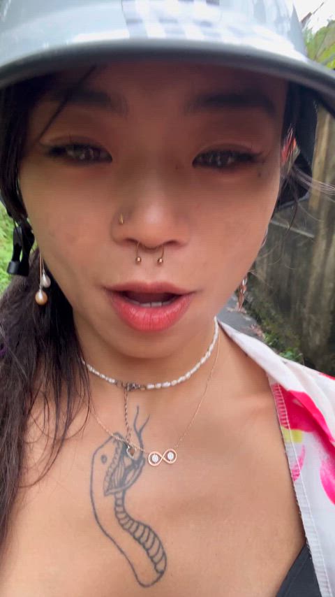 Serving masala tits on the road [F]
