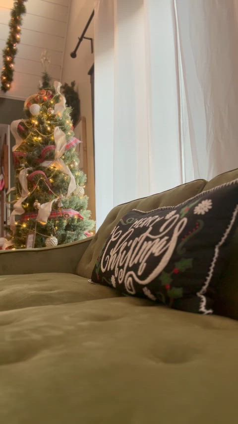 This little helper is great with her hands and tongue...