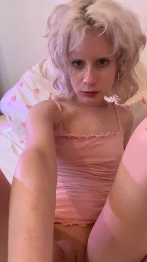 freshly shaved, can she meet with ur tongue?