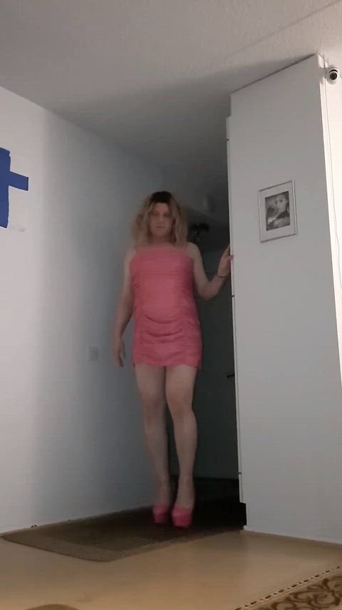 First Time in Extreme Platform Heels. Pink Fit. 👠💕 thumbnail