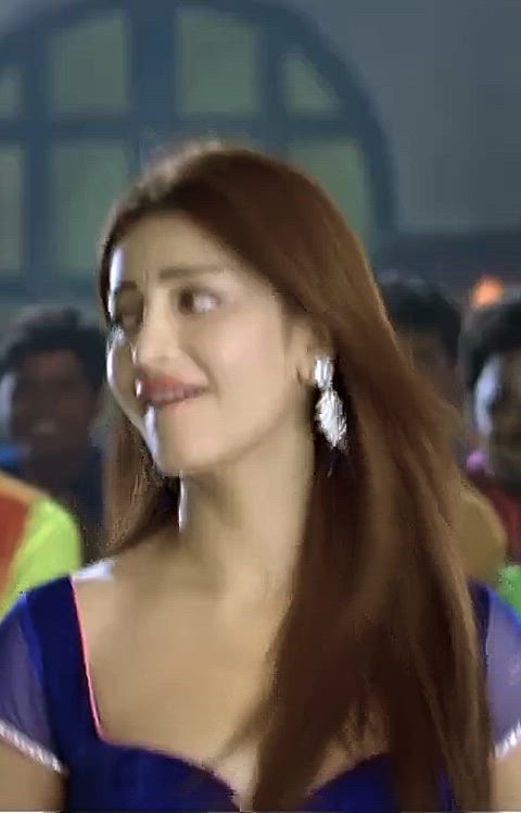 Shruti Haasan / Shruti Hassan in Yevadu
