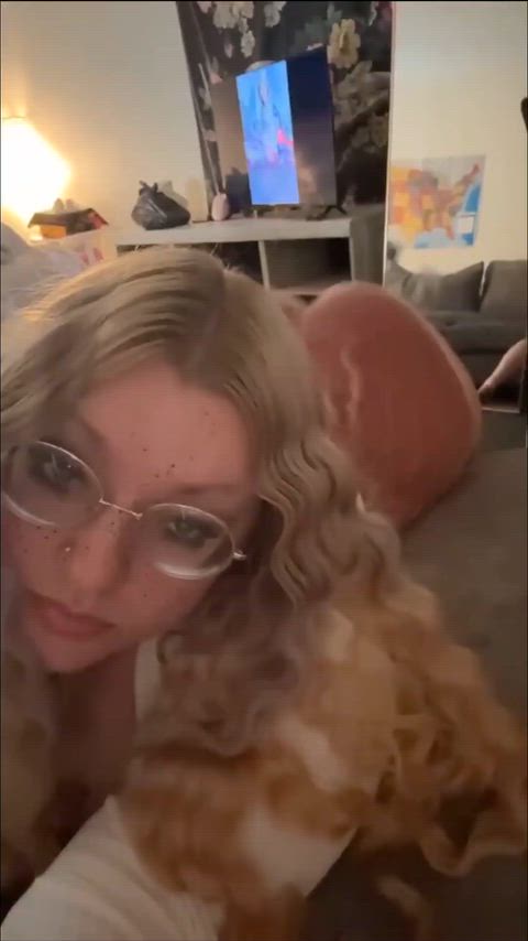 Phat ass moving like an earthquake