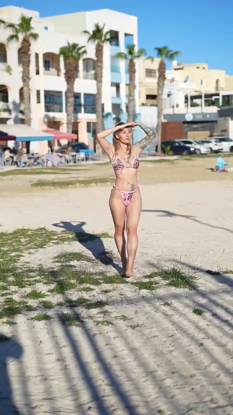 Would I turn your head on the beach? (honest answers only!!)