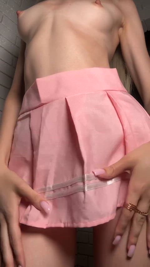 Should girls wear panties under their skirts