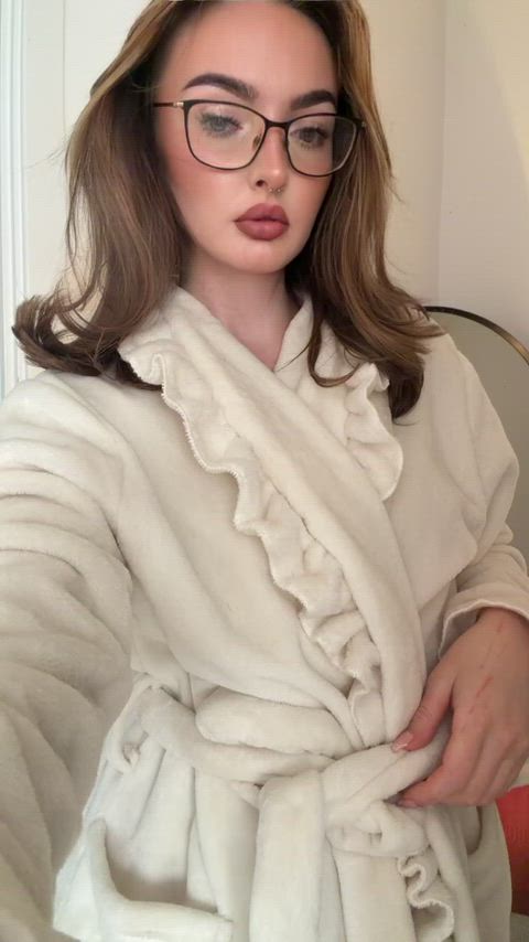 fck me if im wrong but cute chavs looks better with glasses..