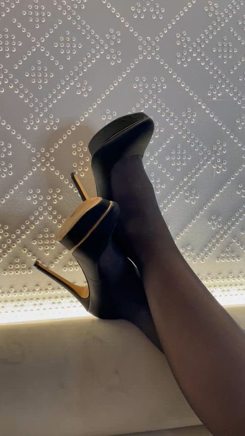 Small hints, big stories