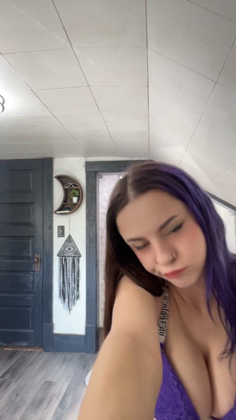 think you could stand a chance with this hot mommy?