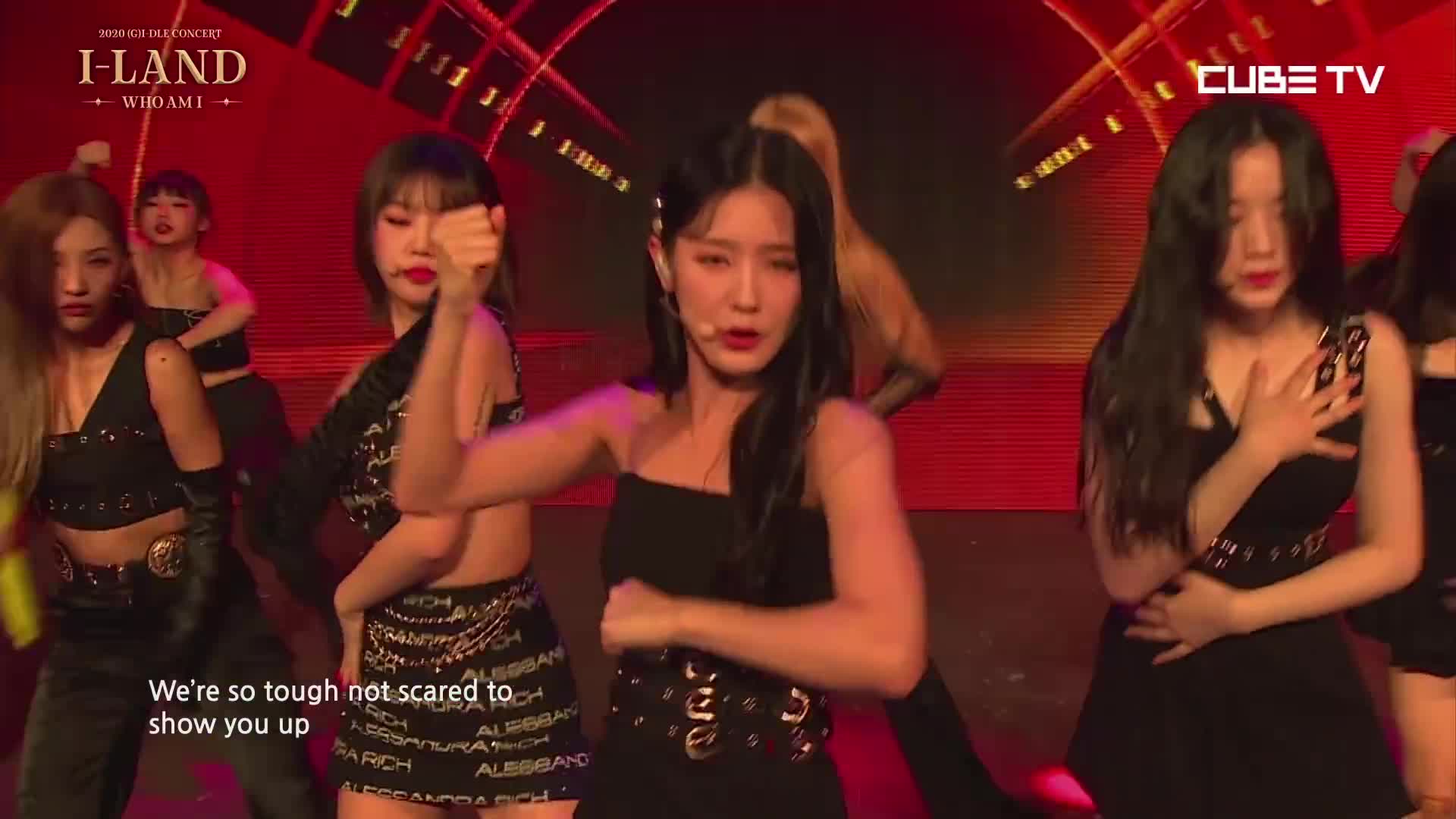 I-DLE - Soojin & Shuhua Cleavage