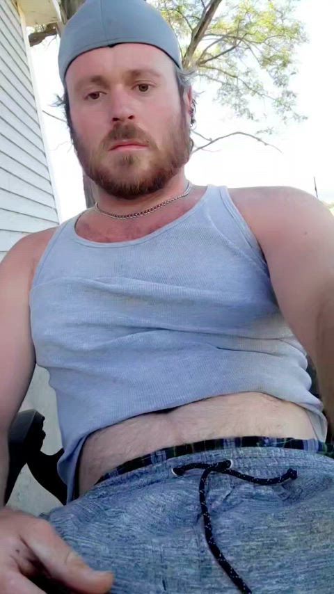 [31] hairy daddy just missing the summer air!