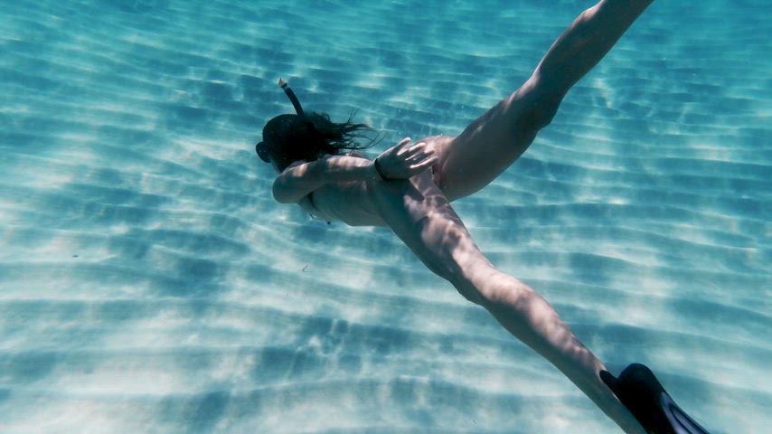 I like how clear the water is on this beach.