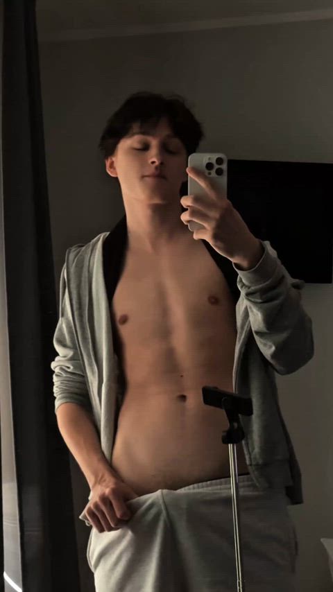 i need some warm mouth around that dick 😫🙈