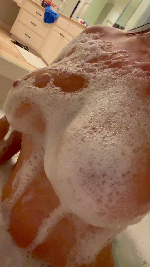 Mommy’s soapy bubbly bathtime boobies