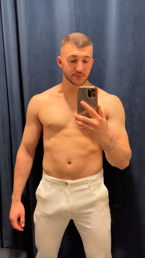 I dont know how to leave changing room with my bulge