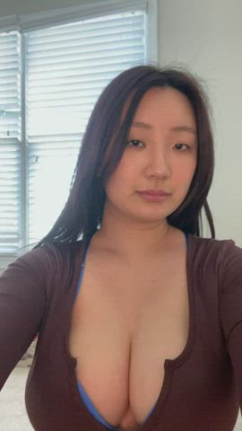 22F College student | come see my titties nude only @ OF🥰 | customs | dick ratings 😳| fetish role play ☺️ | personal chatting