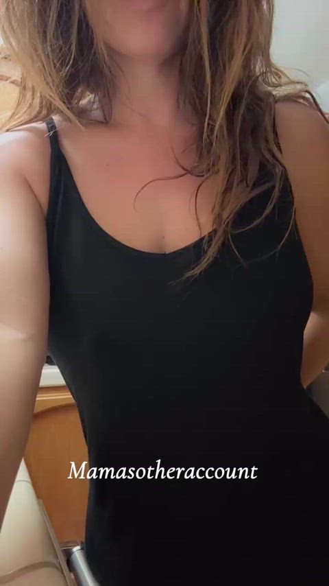 Moms nightgown has some big surprises hiding