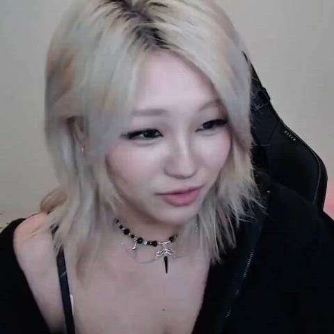 more blonde Hyoon propaganda