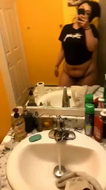 Rub your hard cock for me so you can cum on me papi 🍆👅