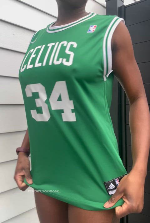 Bounce my titties around 😛