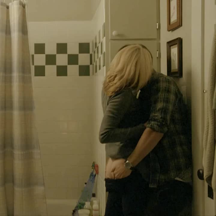 Elizabeth Banks rear plot in 