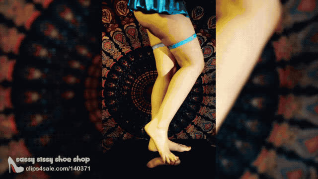 Kinky dancing footjob in micro skirt www.c4s.com/140371/21386427