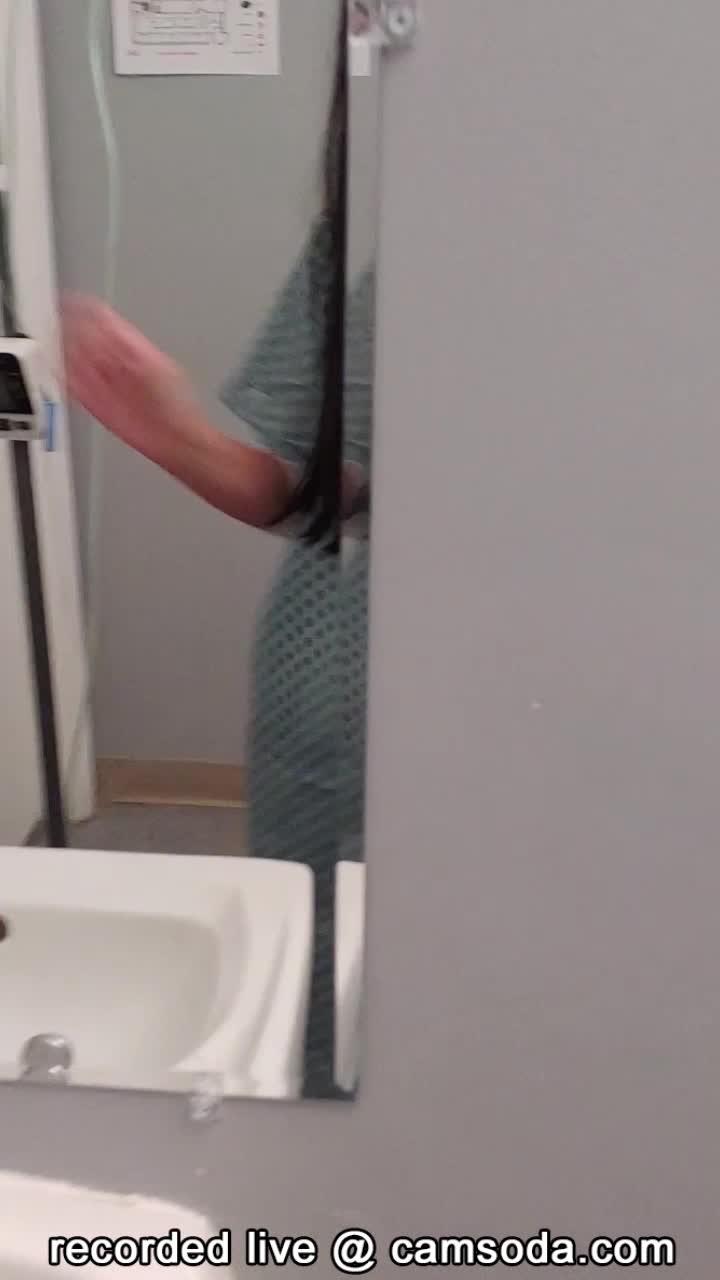 Sneaky girl jililng in her hospital room