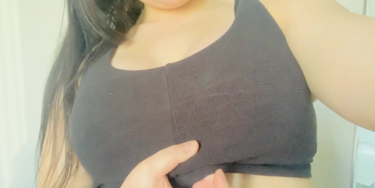 Always getting my big titties out😜