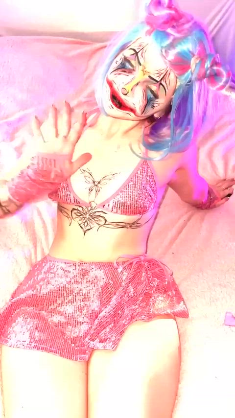 Your favorite clown girl :3