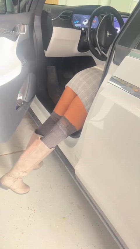 It was so cold this morning that I had to wear my long socks to the office.