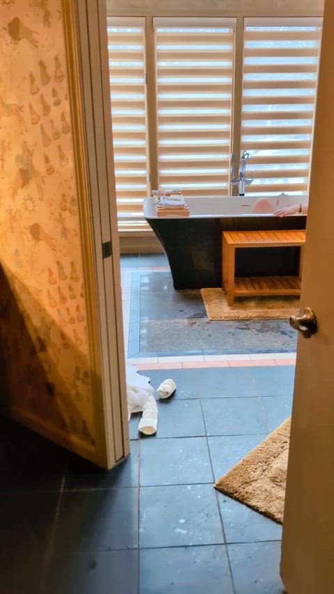 Come enjoy this bath with me