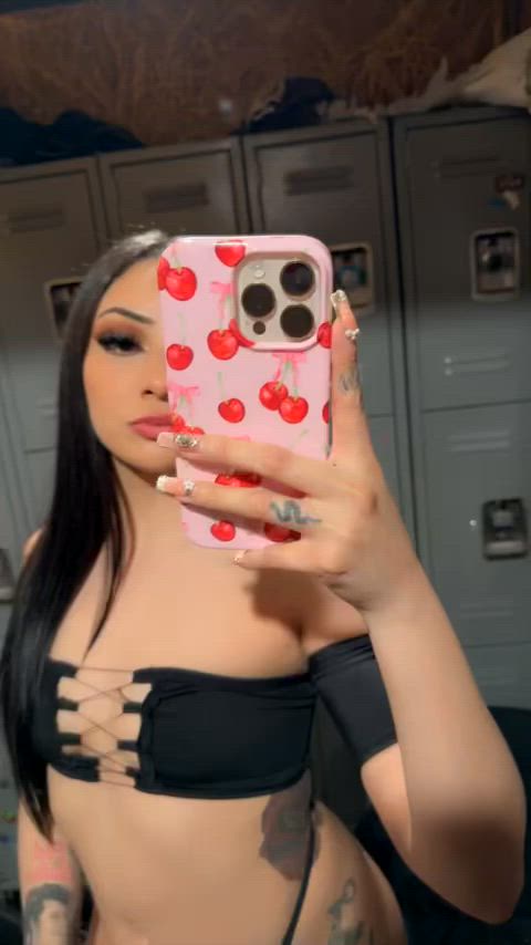 Looking for a fan to fuck and breed me on camera, whos in?
