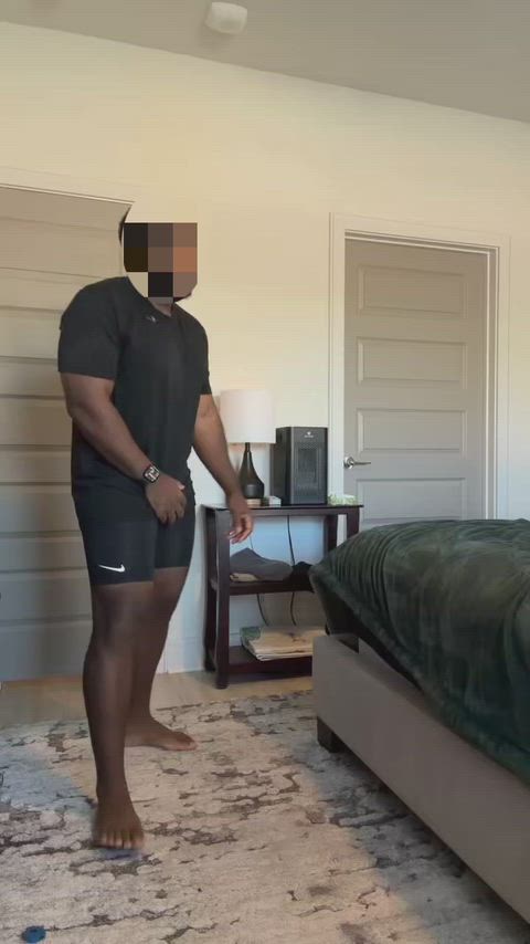 Most of the time when I come back in from a workout/run, before I even shower, I can’t help but to want to take my dick out and bust a nut😅