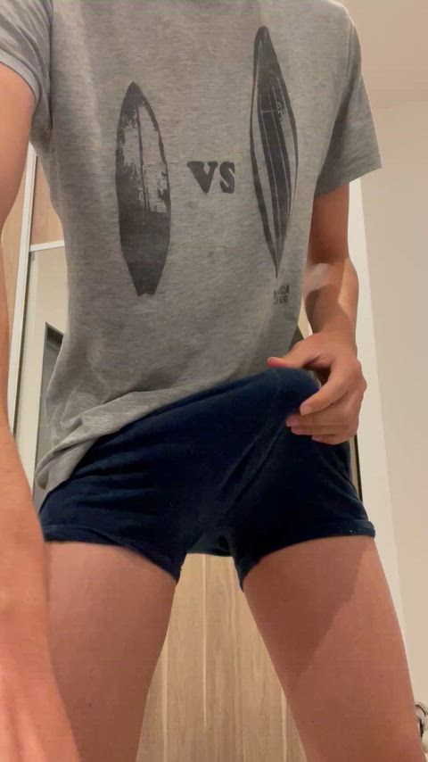 (Straight) guess which surfboard I am