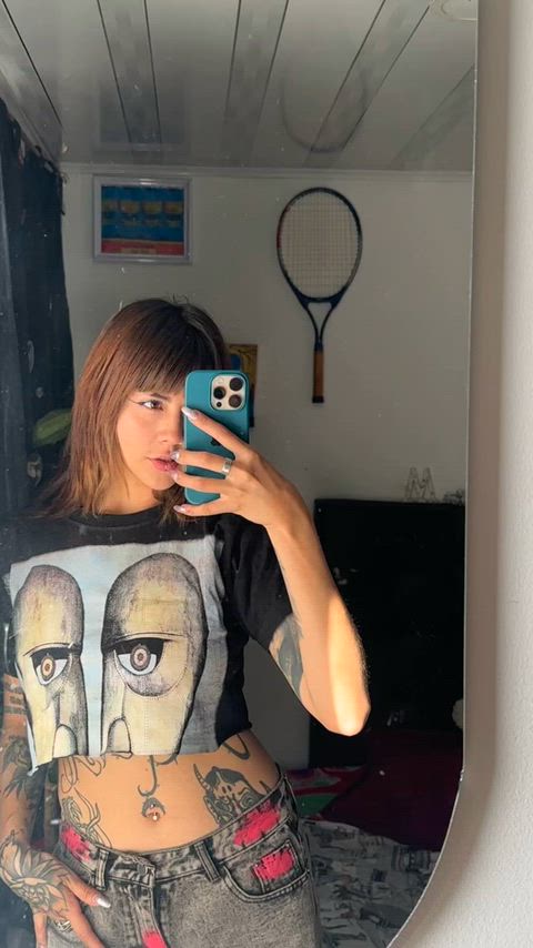 my waist shines with these artsy inks exposed