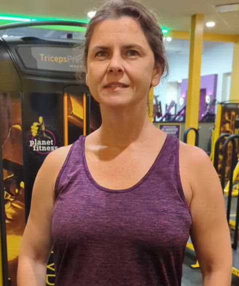 All natural granny tits at the gym ;)