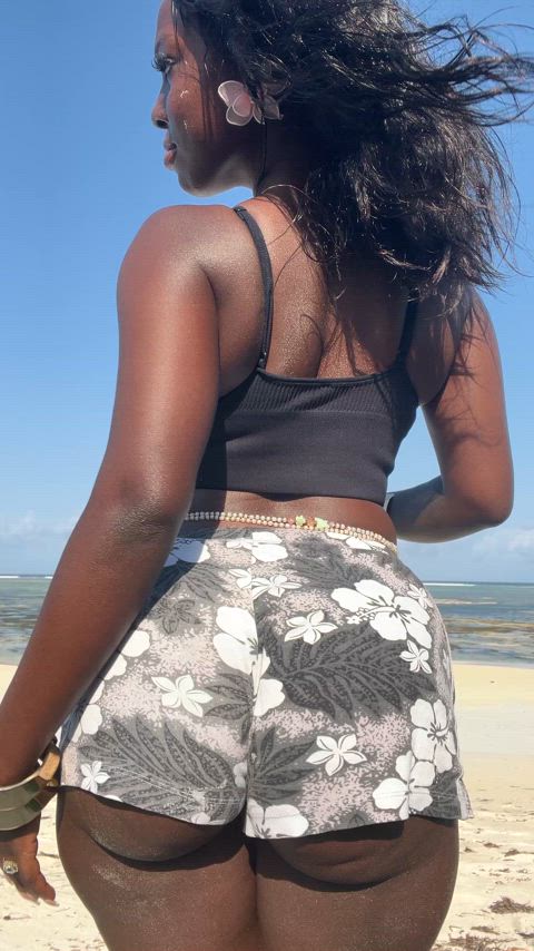 MILF spreading on the beach