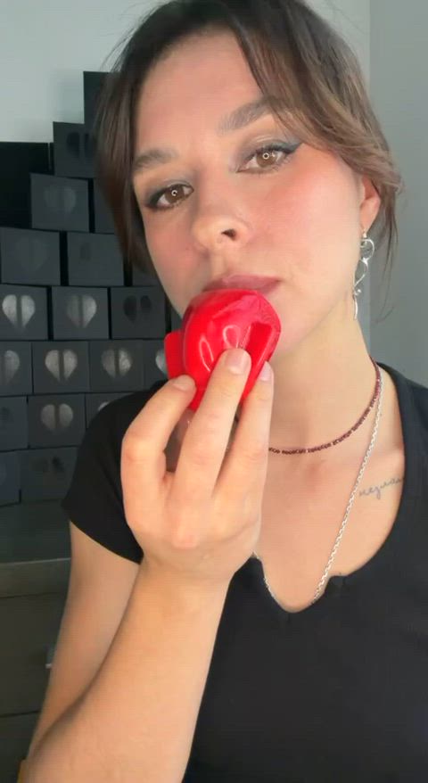 High-quality silicone is not noticeable in the mouth and does not distract from the main thing