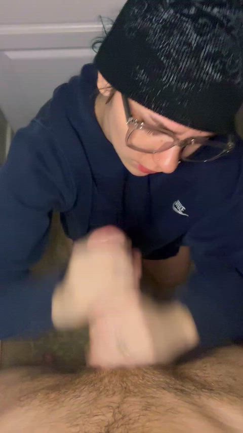 07 babe catches massive load to the face and doesn’t stop sucking