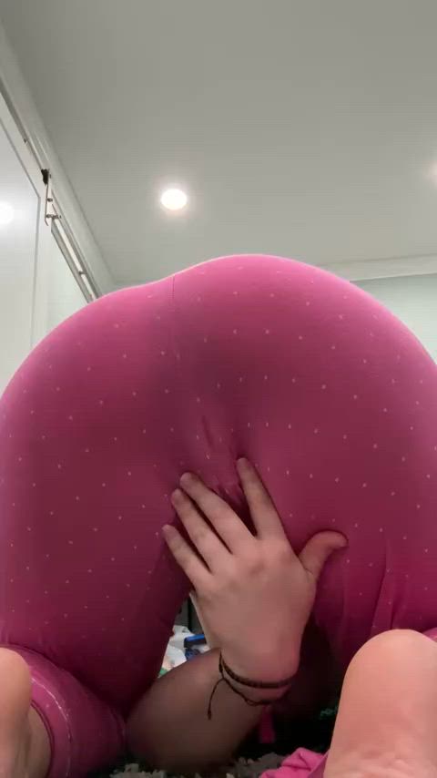 Sending nudes to every guy that upvts (my auto reply is on) just say yes