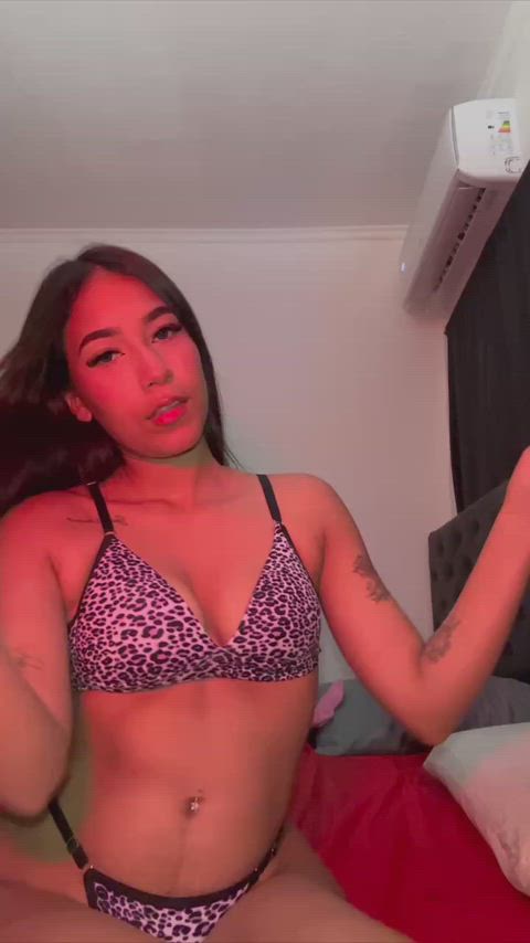 If you ask me, something I would always like to do is definitely give love to these cocks, how delicious when they are chubby and small... I became addicted to lowering his shorts and starting to suck when he is very asleep