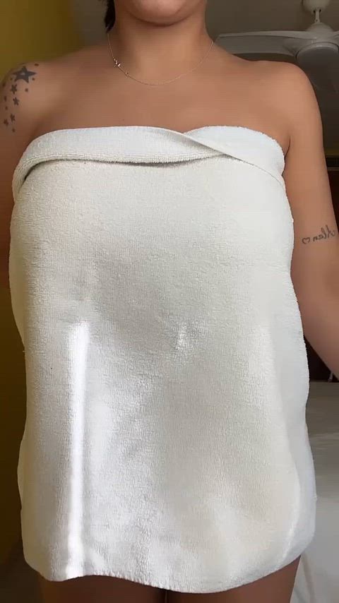 Busty milf dropping her towel