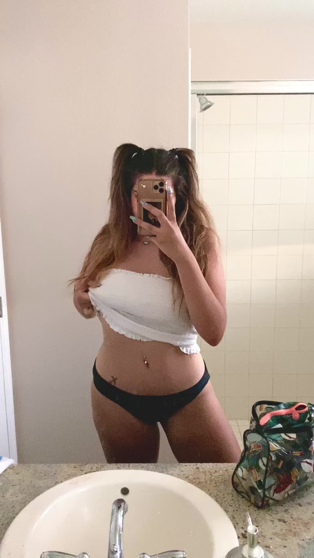 Just a lil pre-shower un💦