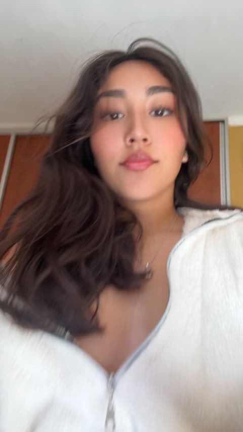 Twerk in your face, ride on your tongue