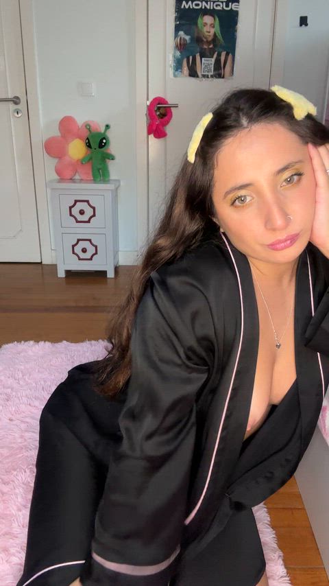 POV: you came to my dorm and i don't wear anything under..
