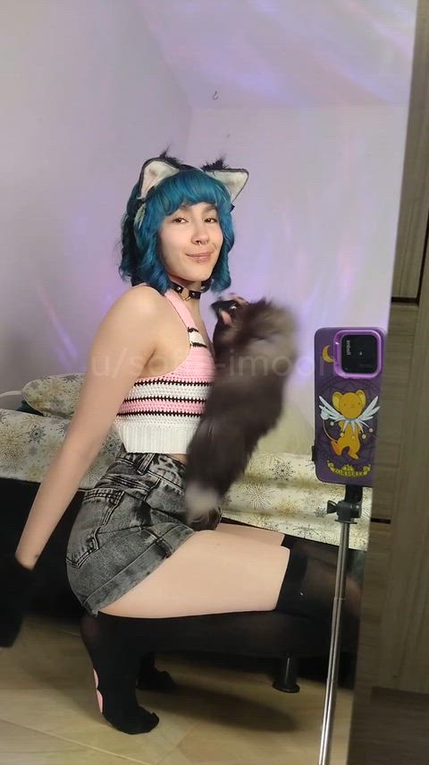 Look at my cute fluffy tail uwu