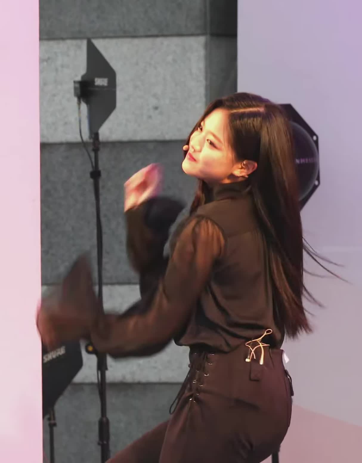 Loona = Hyunjin 🍑